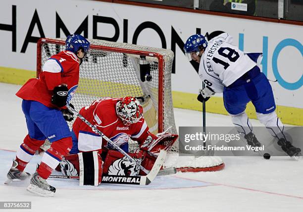 Ari Sulander of Zurich saves the puck during the IIHF Champions League Group D match between ZSC Lions Zurich and Linkoping HC at the Hallenstadion...