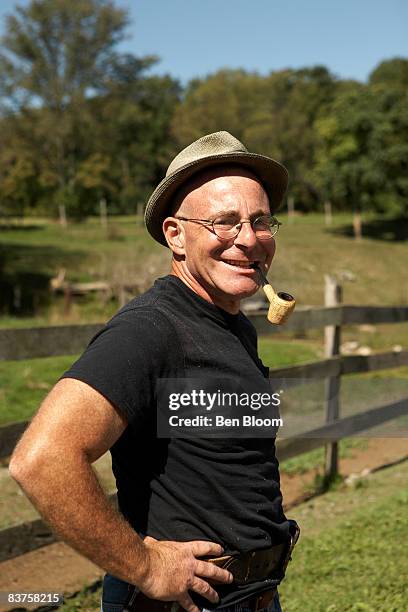 farmer smoking pipe - bauer pfeife stock-fotos und bilder