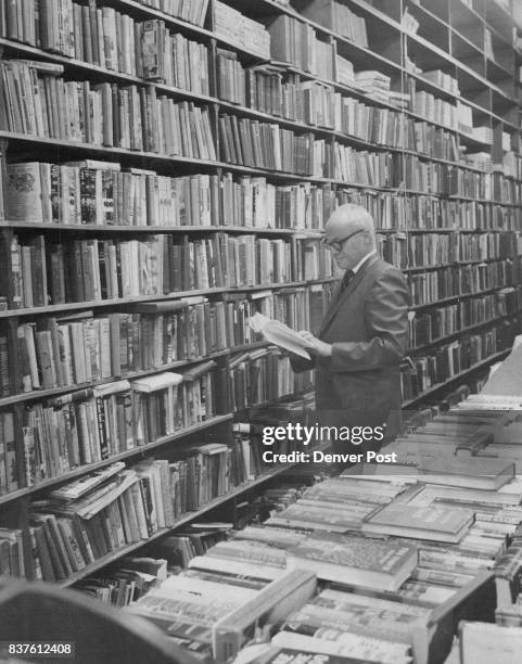 Yalimo Ricuh 71 William Reich Stock Photos, High-Res Pictures, and Images - Getty Images