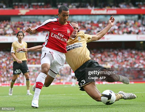 Arsenal's footballer Theo Walcott takes on Juventus's Giorgio Chiellini during the Emirates Cup football competition at the Emirates stadium in north...