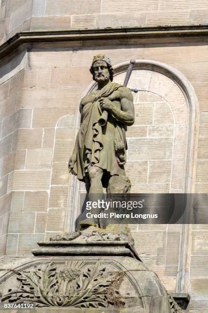 statue of william wallace (1270-1305), scottish knight who became one of the main leaders during the wars of scottish independence - pierre chevallier stock-fotos und bilder