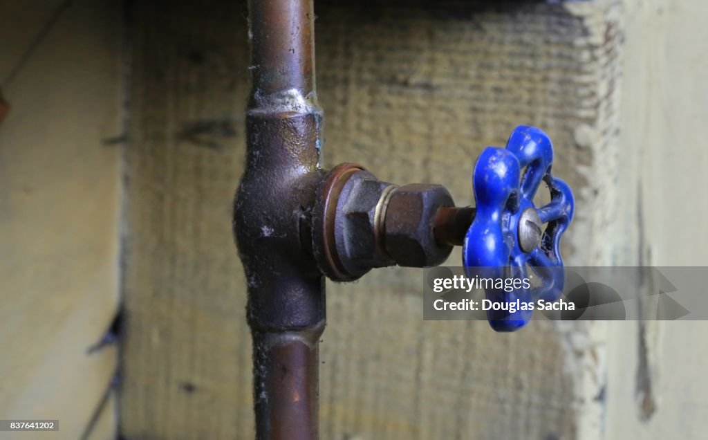 Vertical pipe and control valve
