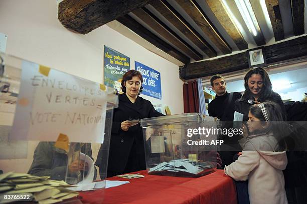 Socialist party members cast their votes on November 20, 2008 at a local Socialist Party office in Paris. France's opposition PS' 233,000 members...