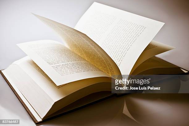 pages turning in a book - sfogliare libro foto e immagini stock