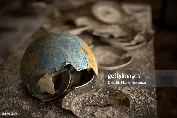 broken globe in the ruins of chernobyl - v rest of the world stock-fotos und bilder