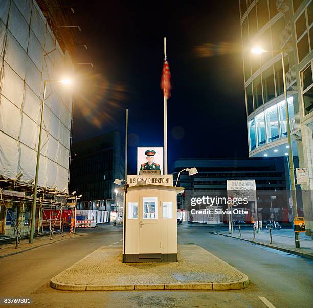Checkp Point Charlie Inages Checkpoint Charlie Photos and Premium High Res Pictures - Getty Images