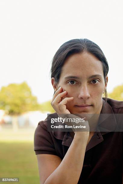 portrait of a 36 year-old woman - 39 year old stockfoto's en -beelden