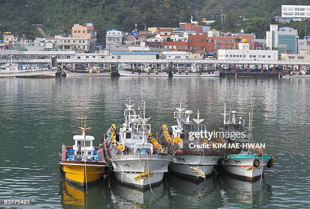 https://media.gettyimages.com/id/83771421/photo/fishing-boats-used-for-catching-squids-are-anchored-at-the-main-port-of-ulleung-island-on.jpg?s=612x612&w=gi&k=20&c=Y60pRlRkBtoTpcqGX1vYTEVrCUj8IwCAkCEANDzRcuo=