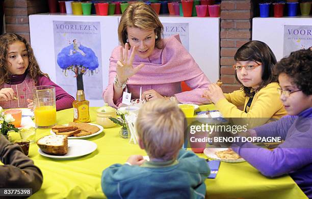 Princess Mathilde of Belgium reads a story for children of the nursery and primary school 'Kakelbont' in Brussels during the Reading breakfast of the...