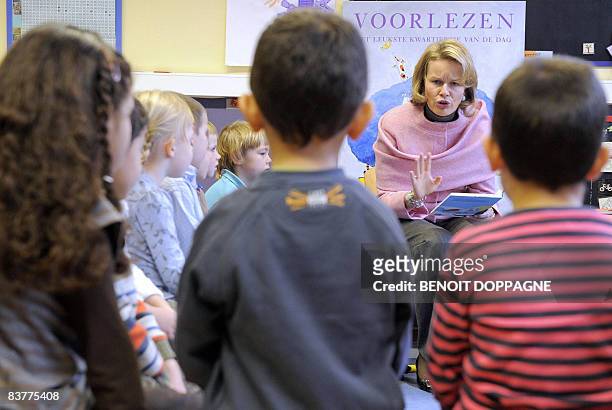 Princess Mathilde of Belgium reads a story for children of the nursery and primary school 'Kakelbont' in Brussels during the Reading breakfast of the...