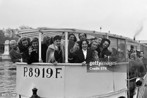 Picture taken on April 23, 1950 shows French actresses France Delhalle, Michele Monty, Nicole Besnard, French musician Emile Prud'Homme, French...