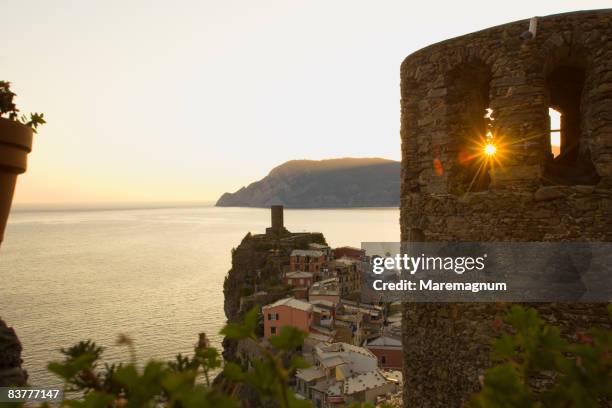 cinque terre national park , view of the town - terre sol stock-fotos und bilder