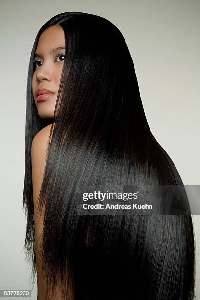 woman with long shiny hair, profile. - black hair stockfoto's en -beelden