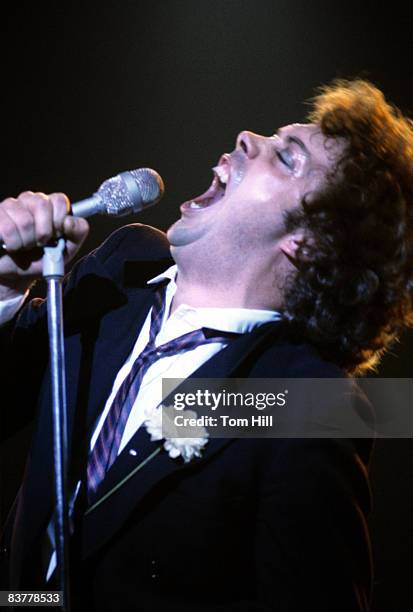 British singer/actor Tim Curry performs at The Agora Ballroom on November 6, 1978 in Atlanta, Georgia, United States.