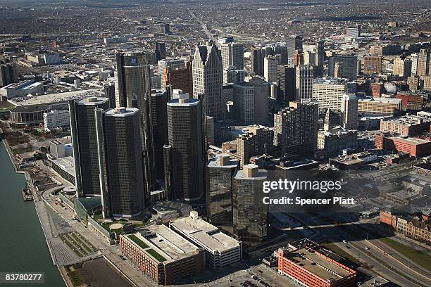 The General Motors world headquarters building stands tallest amidst the Renaissance Center in the skyline of city's downtown on November 21, 2008 in...
