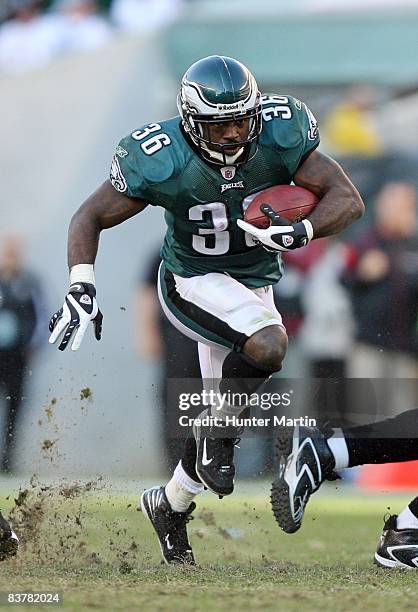 Running back Brian Westbrook of the Philadelphia Eagles carries the ball during a game against the Atlanta Falcons on October 26, 2008 at Lincoln...