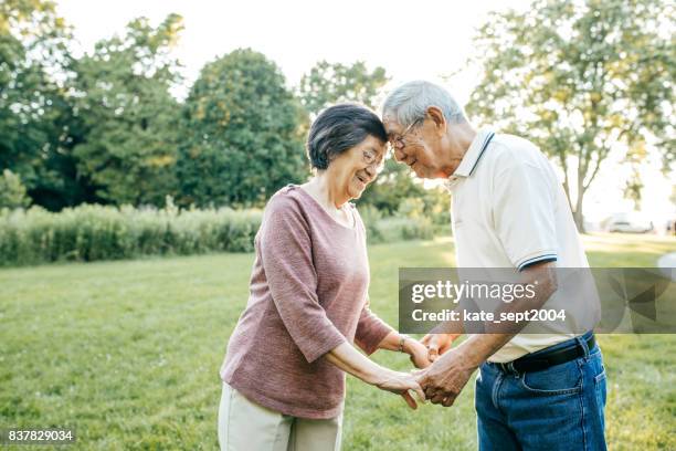 50 jaar samen - 50 years old man stockfoto's en -beelden