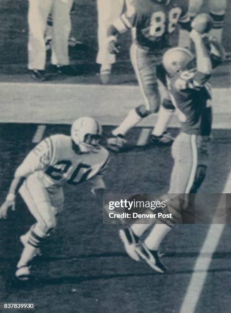 Special For The Denver Post, Auth. ED. Tom Patterson--This is a 1971 file photo of Dallas running back Dan Reeves getting a hand on a Craig Morton...