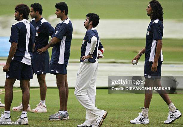 Indian cricketers Ishant Sharma , Santhakumaran Sreesanth , Irfan Patha , Munaf Patel and bowling coach Venkatesh Prasad listen to instructions...