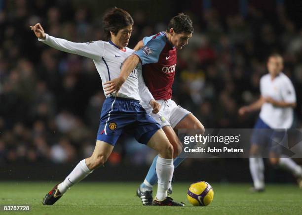 Ji-Sung Park of Manchester United clashes with Gareth Barry of Aston Villa during the Barclays Premier League match between Aston Villa and...