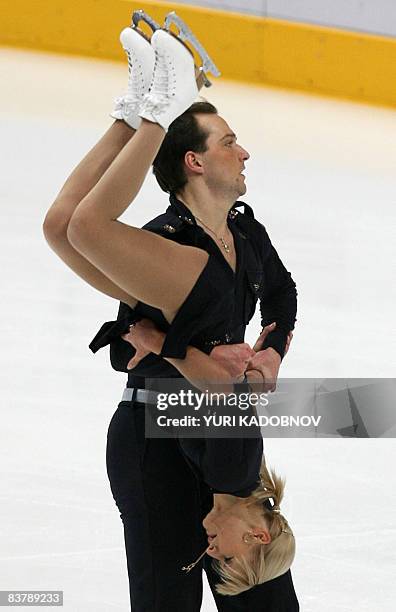 Tatiana Volosozhar and Stanislav Morozov of Ukraine perform their pairs free skating on the 2nd day of the figure skating Cup of Russia, the fifth...