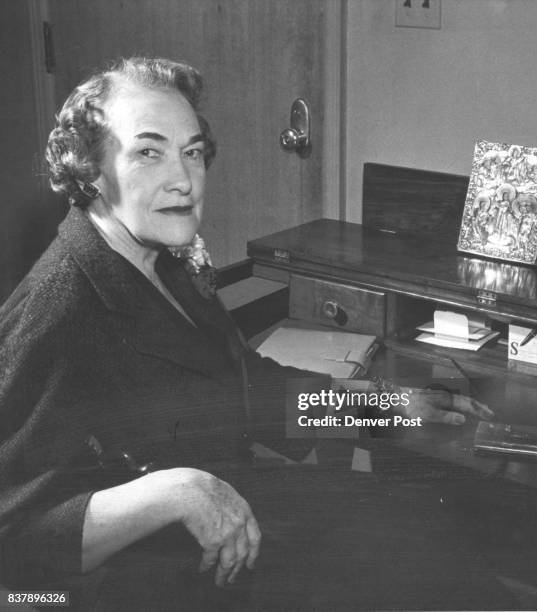 Anna Laughlin 13 Miss Anne Laughlin Stock Photos, High-Res Pictures, and Images ...