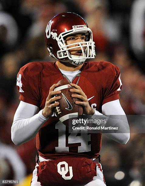 Quarterback Sam Bradford of the Oklahoma Sooners drops back to pass against the Texas Tech Red Raiders at Memorial Stadium on November 22, 2008 in...