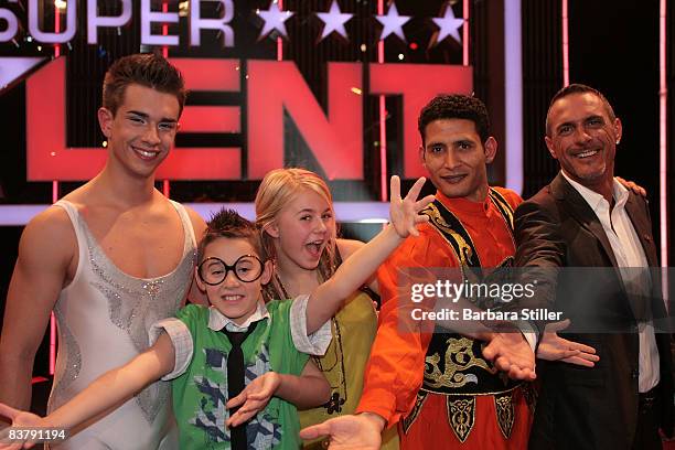 The five finalists Christoph Hease, Marcel Pietruch, Yosefin Buohler, Shinouda Ayad and Carlos Fassanelli celebrate at the semifinal of the TV show...