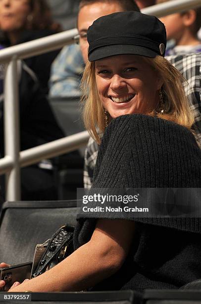 Model Rachel Hunter attends the NHL game between the Colorado Avalanche and the Los Angeles Kings during the game on November 22, 2008 at Staples...