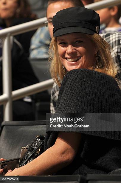 Model Rachel Hunter attends the NHL game between the Colorado Avalanche and the Los Angeles Kings during the game on November 22, 2008 at Staples...