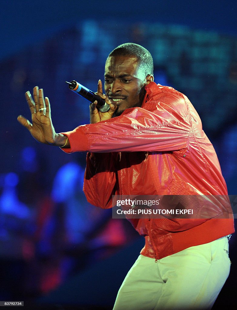 9ice Nigeria's hip-hop artiste 9ice sings after collecting his award... News ...