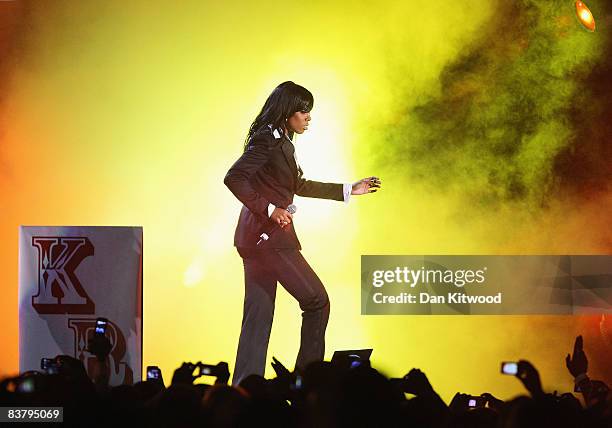 Kelly Rowland performs on stage at the MTV Africa Music Awards 2008 at the Abuja Velodrome on November 22, 2008 in Abuja, Nigeria.