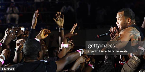 Flo Rida performs on stage at the MTV Africa Music Awards 2008 at the Abuja Velodrome on November 22, 2008 in Abuja, Nigeria.