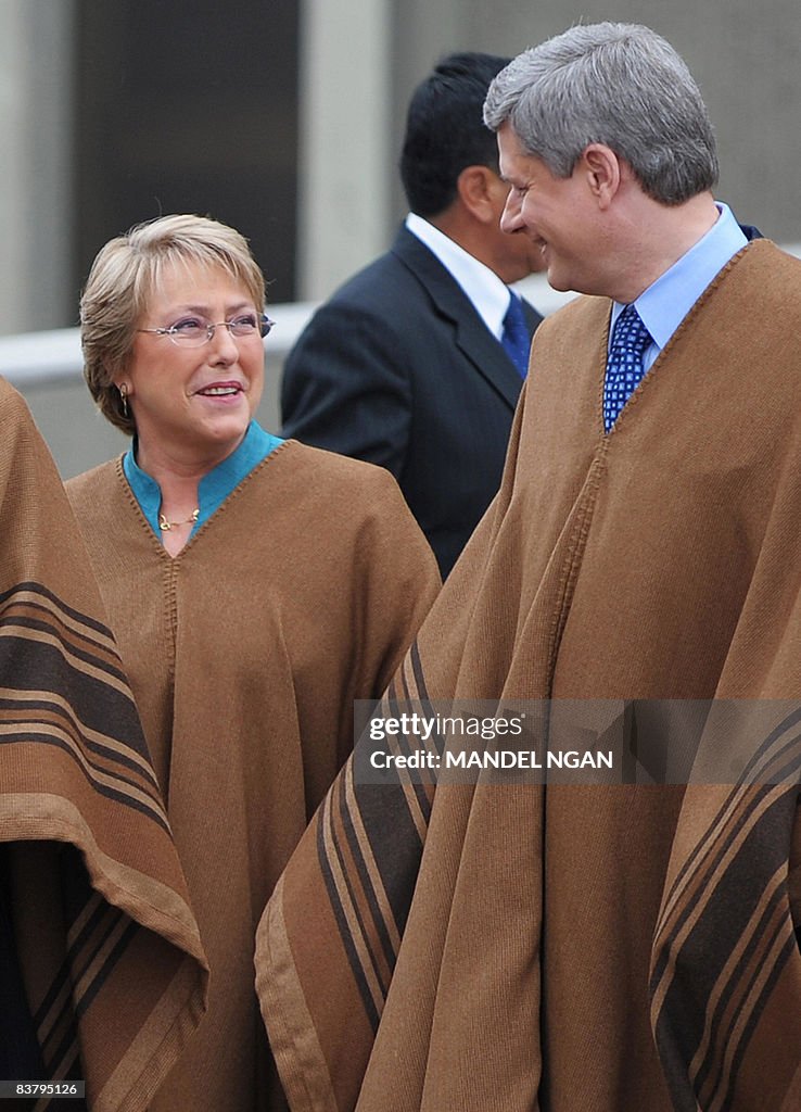 Chile's President Michelle Bachelet (L)