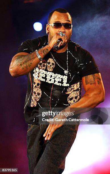 Flo Rida performs on stage at the MTV Africa Music Awards 2008 at the Abuja Velodrome on November 22, 2008 in Abuja, Nigeria.