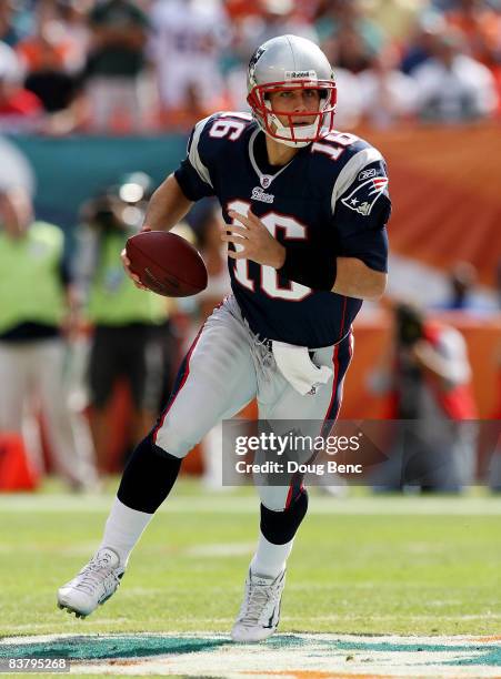 Quarterback Matt Cassel of the New England Patriots scrambles against the Miami Dolphins at Dolphin Stadium on November 23, 2008 in Miami, Florida.