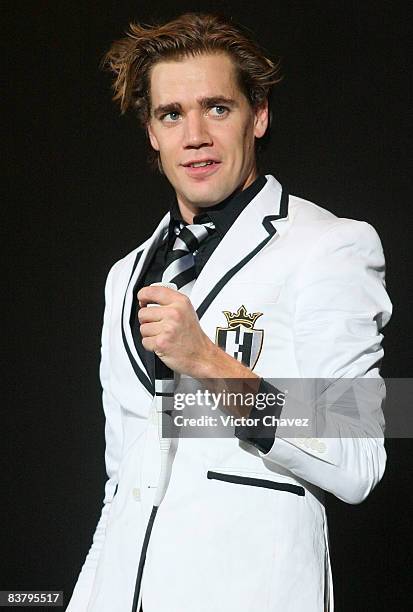 Singer Howlin' Pelle Almqvist of the Hives performs during Rockampeonato Telcel 2008 at the Palacio de Los Deportes on November 22, 2008 in Mexico...