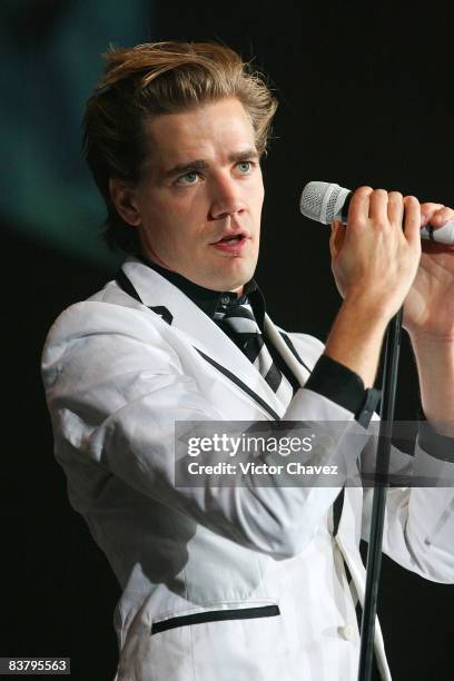 Singer Howlin' Pelle Almqvist of the Hives performs during Rockampeonato Telcel 2008 at the Palacio de Los Deportes on November 22, 2008 in Mexico...