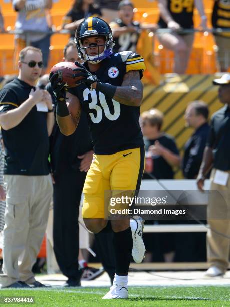 Running back James Conner of the Pittsburgh Steelers catches a pass prior to a preseason game on August 20, 2017 against the Atlanta Falcons at Heinz...