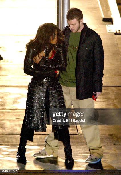 Janet Jackson and Justin Timberlake performs during the half - time show at Super Bowl XXXVIII