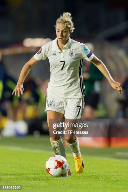 Carolin Simon of Germany controls the ball during the Group B match between Germany and Sweden during the UEFA Women's Euro 2017 at Rat Verlegh...