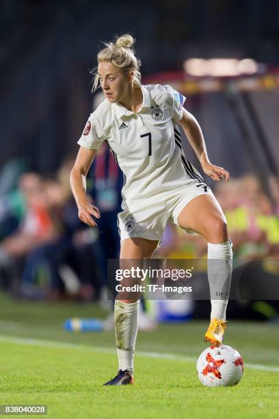 Carolin Simon of Germany controls the ball during the Group B match between Germany and Sweden during the UEFA Women's Euro 2017 at Rat Verlegh...