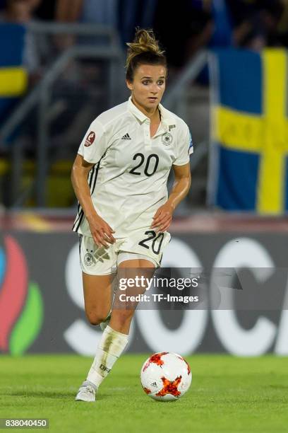 Lina Magull of Germany controls the ball during the Group B match between Germany and Sweden during the UEFA Women's Euro 2017 at Rat Verlegh Stadion...