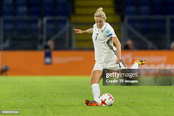 Carolin Simon of Germany controls the ball during the Group B match between Germany and Sweden during the UEFA Women's Euro 2017 at Rat Verlegh...