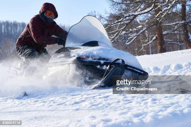 extreme snowmobile racing - cliqueimages stock-fotos und bilder