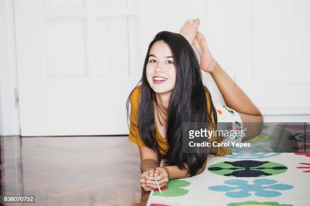 pretty latina teenager portrait - ot coruña fotografías e imágenes de stock