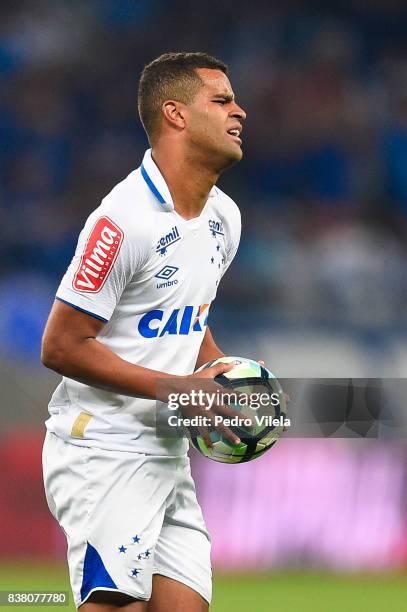 Alisson of Cruzeiro a match between Cruzeiro and Gremio as part of Copa do Brasil Semi-Finals 2017 at Mineirao stadium on August 23, 2017 in Belo...
