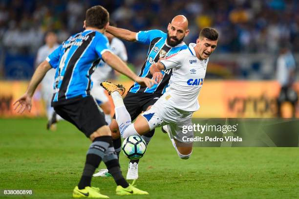 Arrascaeta of Cruzeiro and Bruno Rodrigo of Gremio battle for the ball during a match between Cruzeiro and Gremio as part of Copa do Brasil...