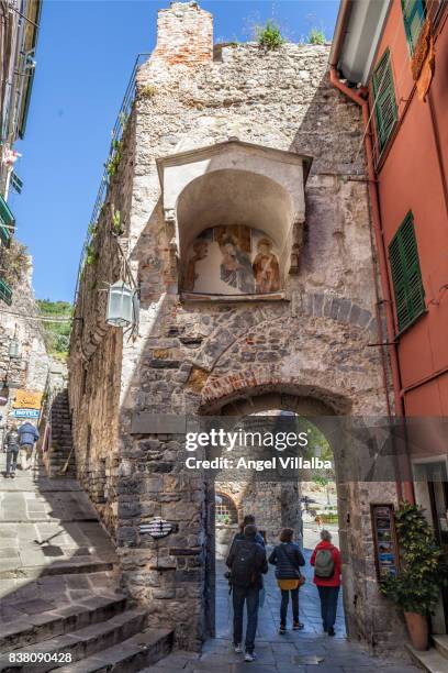 porto venere. porta del borgo - portal del angel stock pictures, royalty-free photos & images