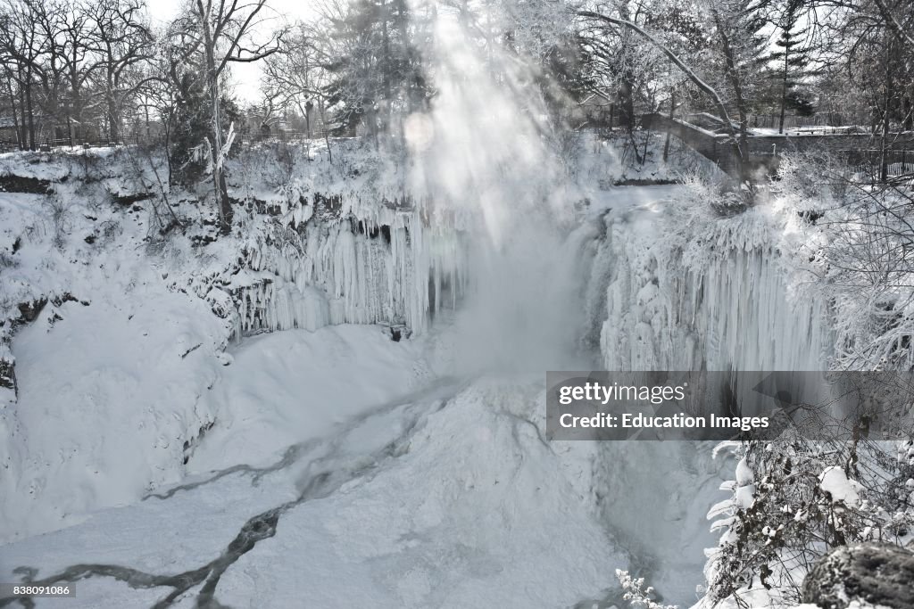 Minnesota, Minneapolis, Frosty Minnehaha Falls Park, Minnehaha Falls